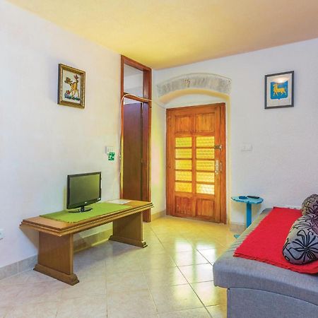 Pet Friendly Apartment In Porec With Wifi Extérieur photo