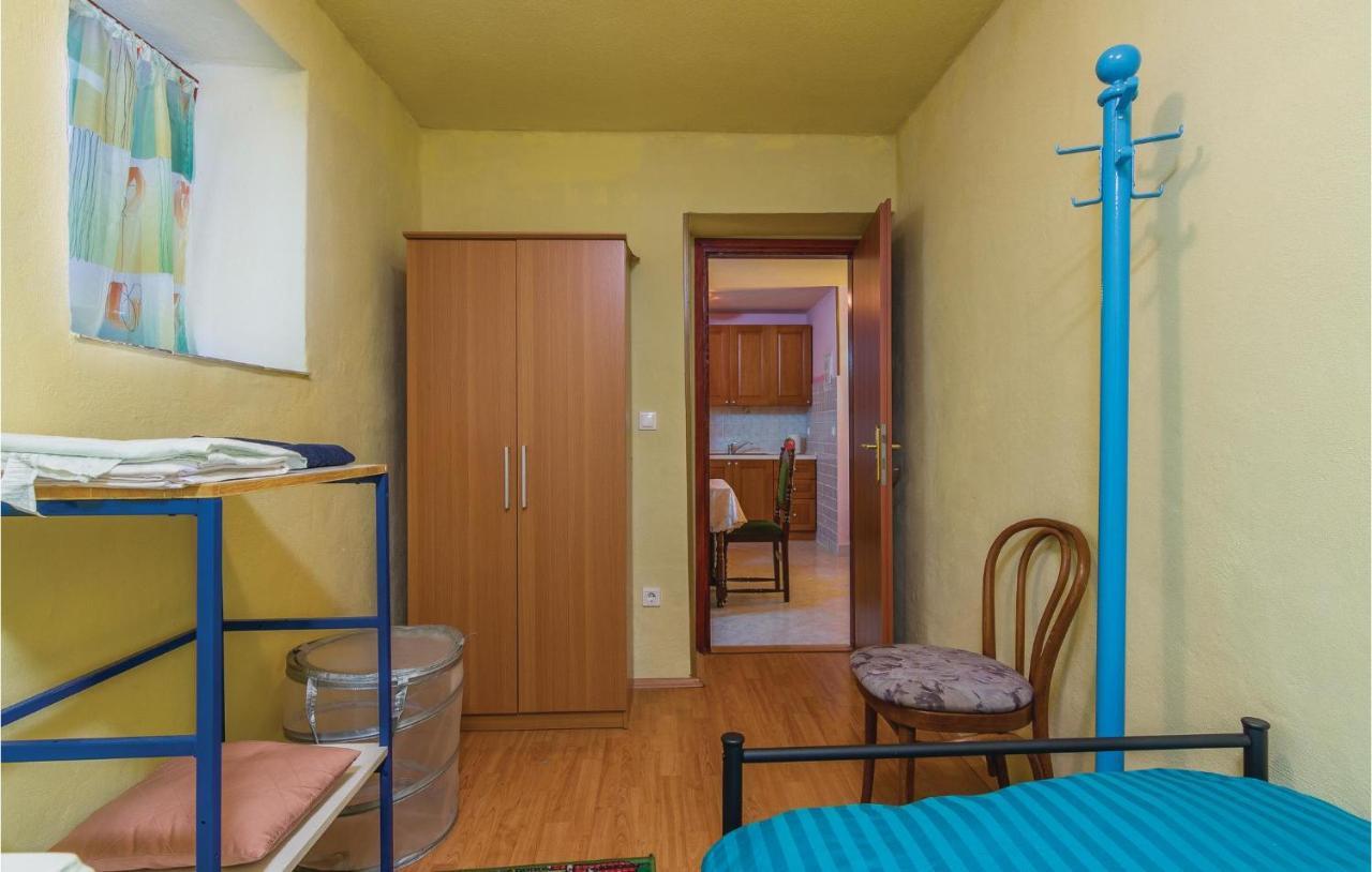 Pet Friendly Apartment In Porec With Wifi Extérieur photo