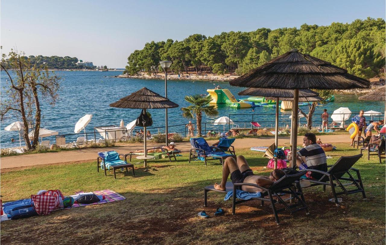 Pet Friendly Apartment In Porec With Wifi Extérieur photo