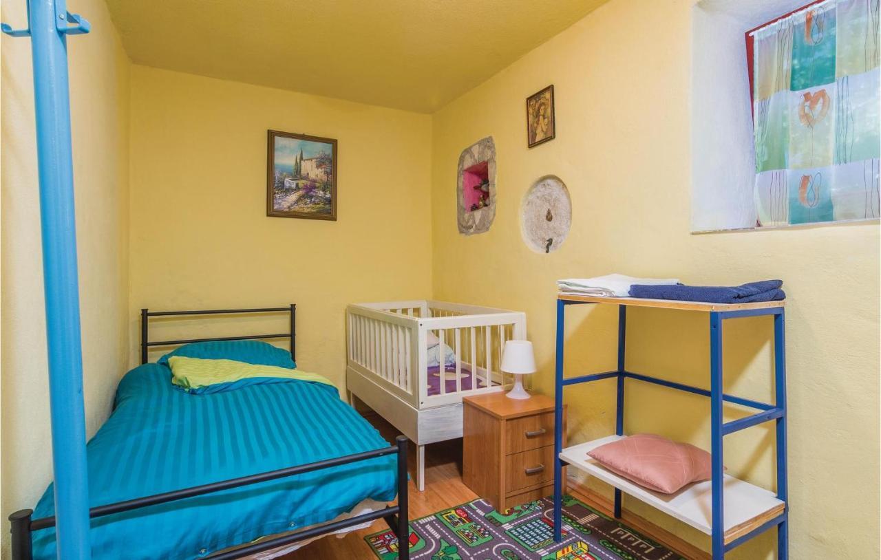 Pet Friendly Apartment In Porec With Wifi Extérieur photo