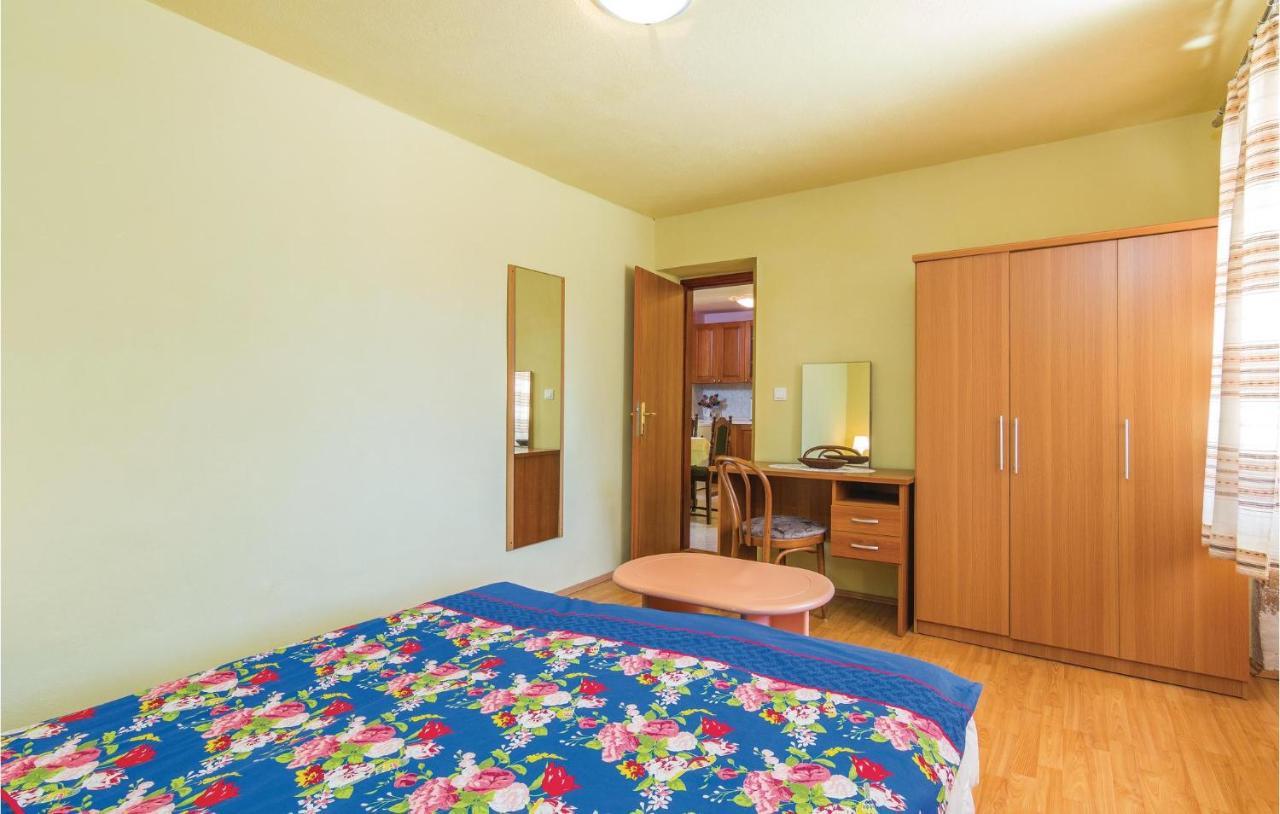 Pet Friendly Apartment In Porec With Wifi Extérieur photo