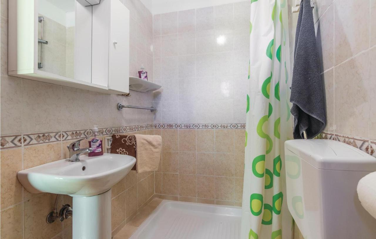 Pet Friendly Apartment In Porec With Wifi Extérieur photo