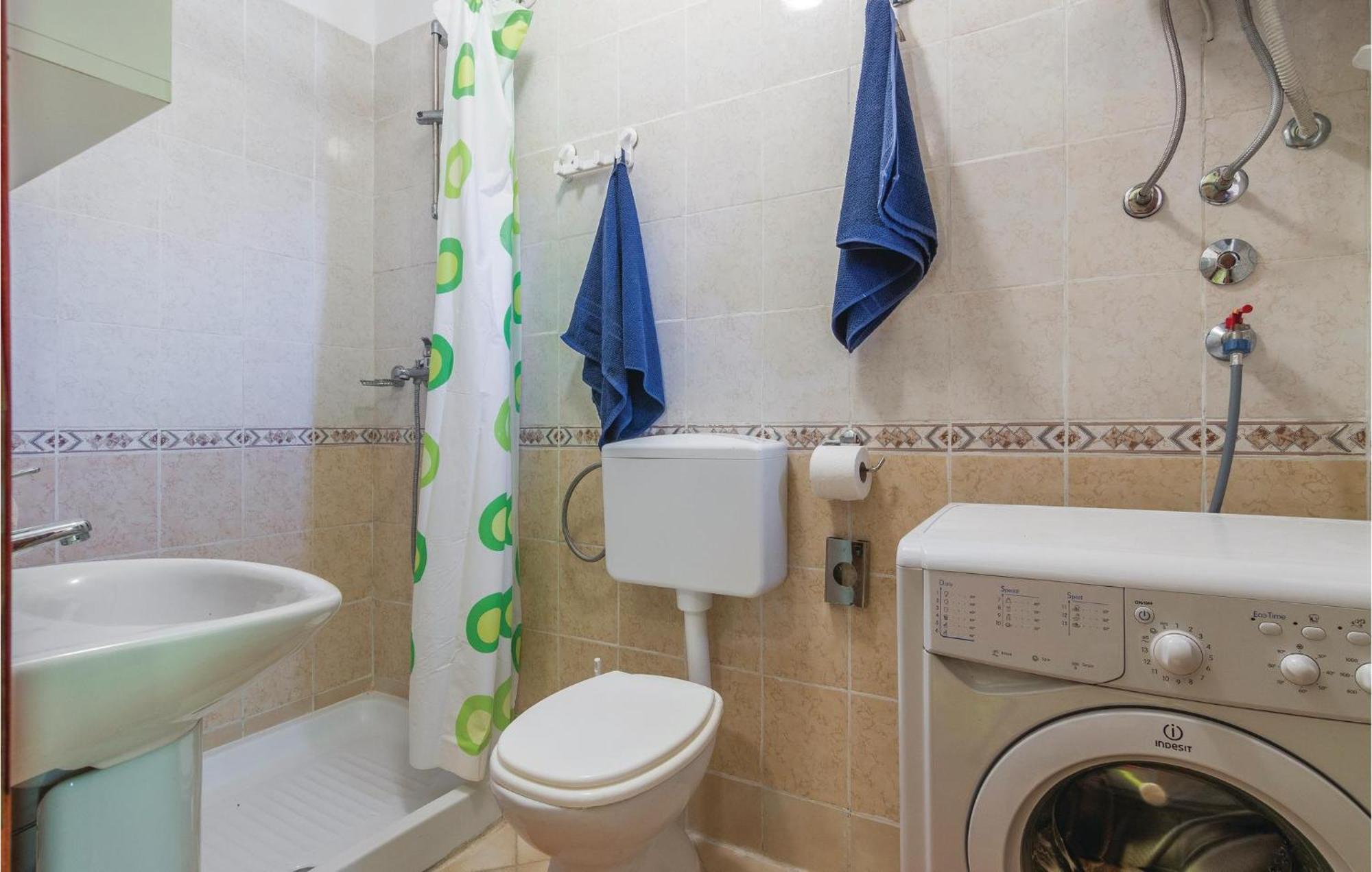Pet Friendly Apartment In Porec With Wifi Extérieur photo