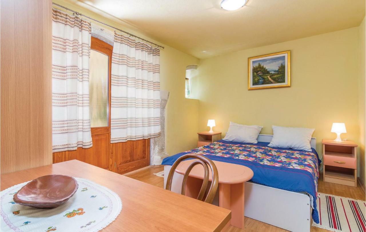 Pet Friendly Apartment In Porec With Wifi Extérieur photo