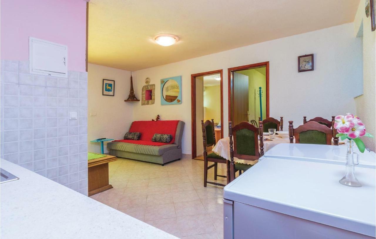 Pet Friendly Apartment In Porec With Wifi Extérieur photo